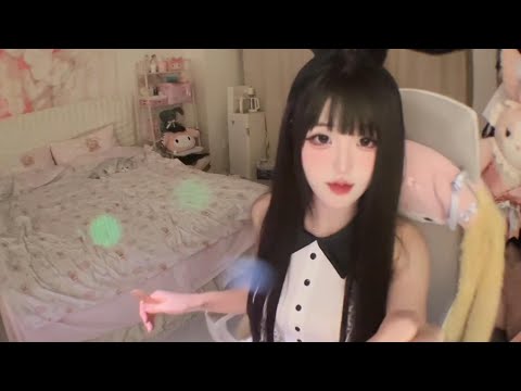 Cute Girl Gently Stroking Microphone | Sleep-Inducing ASMR