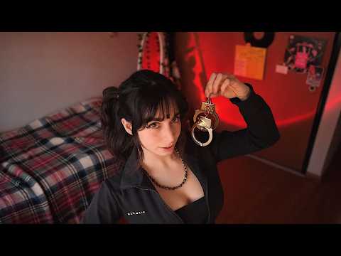 ˚.☆ CHICA POLICÍA DE 1,48cm TE ENCUENTRA SOSPECHOSO en ASMR .ᐟ.ᐟ