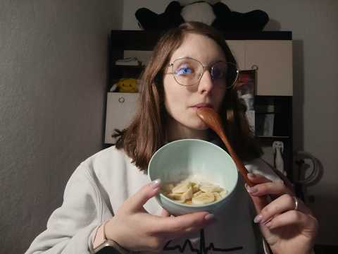 ASMR | Mukbang com a colher: Iogurte + banana (Solicitação)