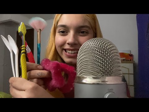 ASMR RASCANDO EL MICRÓFONO con Brochas, Cucharas, Plumas| SOFIWI