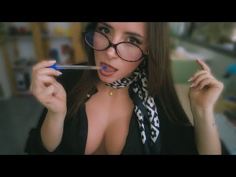 ASMR secretaria borde te hace una entrevista de trabajo (soft spoken)