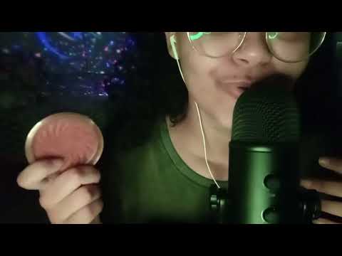 ASMR AMIGA RICA TE MAQUIANDO