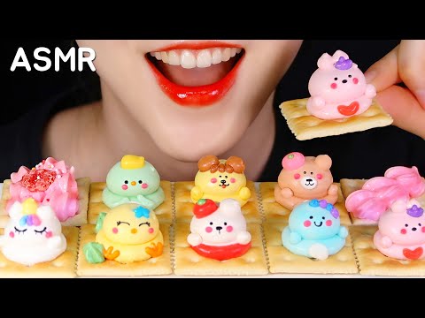 EDIBLE TOYS ASMR CUTE MERINGUE COOKIES ASMR SWEETS ASMR CRUNCH EATING SOUND ASMR NO TALKING 🐻