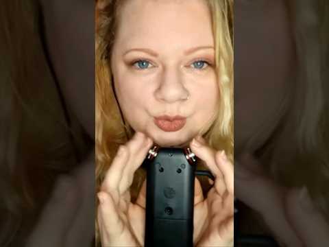 #mouthsounds #tingles #relaxing #intensemouthsounds #tapping #asmr Tongue clicking 😍🫠