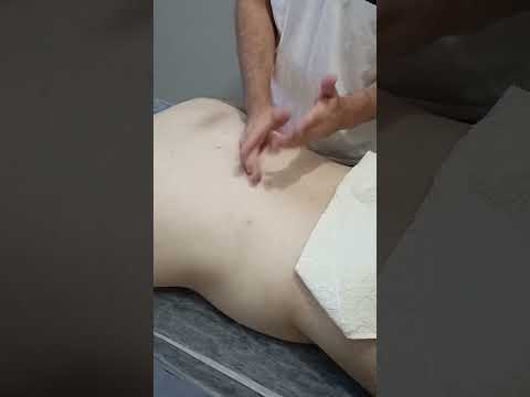 TURKISH MASSAGE THERAPY THAT RELIEVES ALL MUSCLE PAIN IN THE BACK #satisfying #relaxing #asmr #short