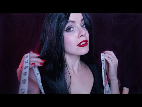 ASMR MORTICIA ADDAMS TOMA TUS MEDIDAS PARA TRAJE DE FUNERAL