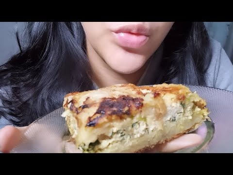 ASMR comiendo Tarta de pollo con espinaca