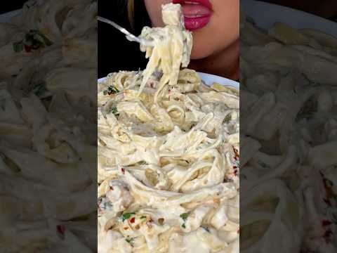 Chicken fettuccine alfredo #asmr #alfredo #food #mukbang #eating