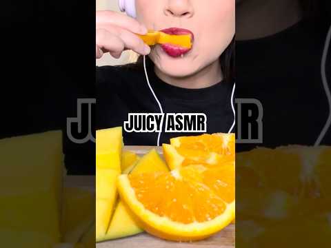 Eating JUICY FRUIT (ASMR) 👄| Comiendo fruta jugosa ASMR - #eatingsounds #food #shorts #eatingasmr