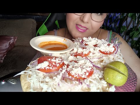 ASMR comiendo tostadas de pollo