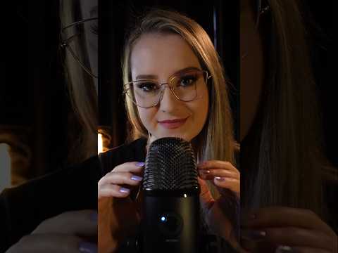 Um dos gatilhos mais odiados do ASMR 🤣 | Unhas no microfone | #shortsasmr #asmr #scratching