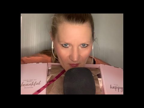 [ASMR] german/deutsch unboxing 🎅🏽 Christmas Glossy Box - tapping sounds - Time to Sleep 😴 whisper