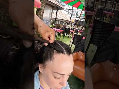 Mujeres tailandesas trenzan mi cabello en una playa de Phuket #hairstyle #hair #beach #travel #short