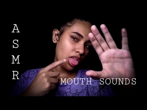 ASMR  MOUTH SOUNDS  BEM PERTINHO DO SEU OUVIDO + MOVIMENTO COM AS MÃOS!