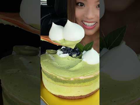 Trying Dubai strawberry love island cake so you don’t have to… #food #eating #mukbang #cake #shorts
