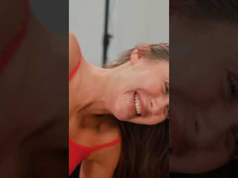 Deep massage + cracking | chiropractor transforms Christina #stretching
