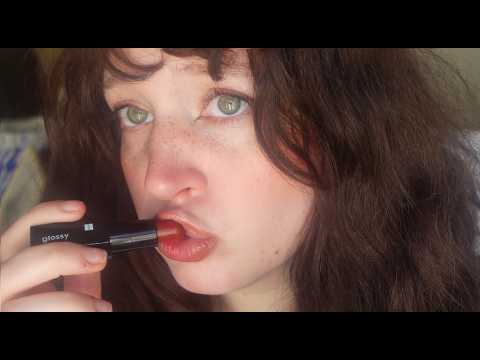 50 layers of lipstick and counting in Dutch (ASMR, intense mouth sounds and clicky whispers)