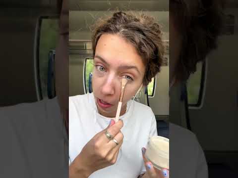ASMR doing my MAKEUP on the TRAIN… #lofiasmr