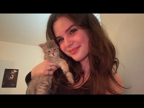 asmr tapping with fake nails💌