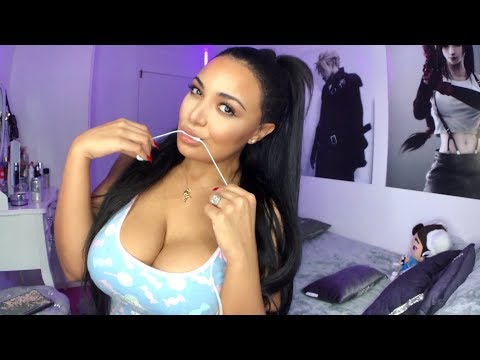 ASMR // MIC EATING LICKING NIBBLING 😚