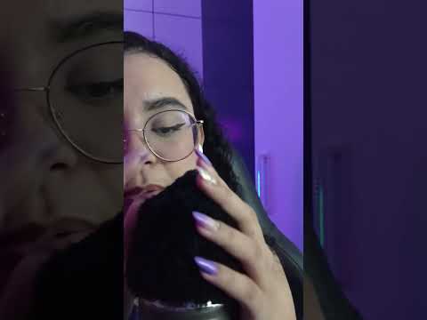 ASMR- Cafuné com sons de boca