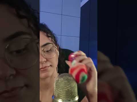 ASMR-Pincel no microfone
