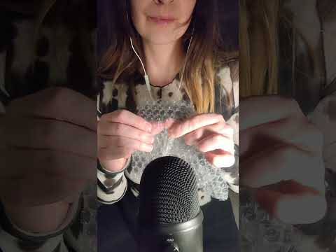 Plastic sounds and popping bubble wrap 😍 #asmr #asmrsounds #plastic #crinklingsounds #bubblewrap
