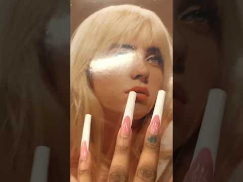 Public tapping! Oh hey Billie! #billieeilish #taylorswift #asmr