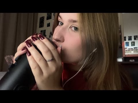 asmr kisses + licking the film|асмр поцелуйчики |ликинг плёнки |звуки рта 
