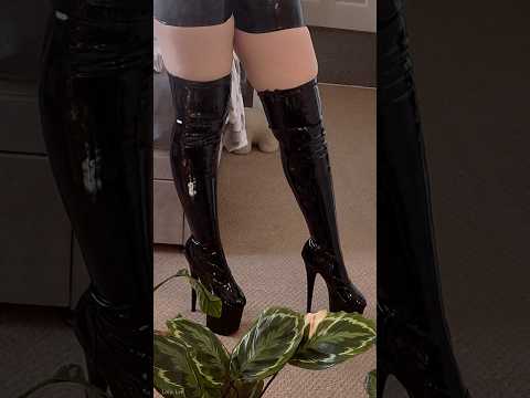 Do you think these boots suit me?🖤✨ #boots #thighhighboots #latex #heels #highheels