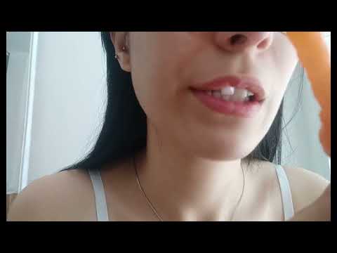 ASMR Eating carrots like a rabbit🐰Mouth sound