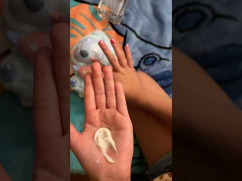 My sister does asmr #asmr #visualtingle #asmrtriggers