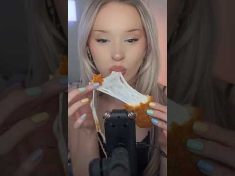 the best cheese pull ☺️🧀 #asmr #mukbang #crunchy #daveshotchicken #cheese