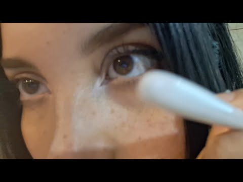 ASMR - Toco tu carita - toc toc! tickle tickel!