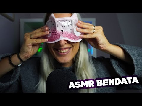 ASMR AL BUIO! MI BENDO PER FARTI RILASSARE 🫣 Whispering, brushing, scratching... ASMR ITA