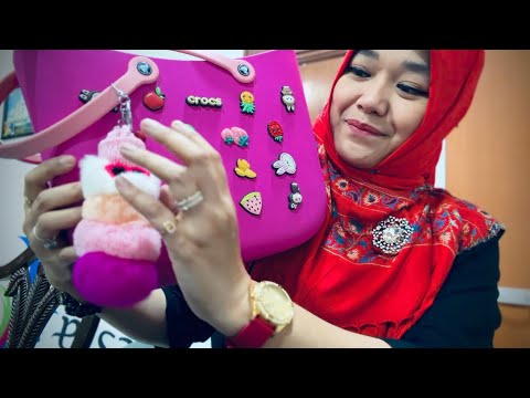 ASMR soft spoken - what’s on mom’s bag 💼(Indonesian)