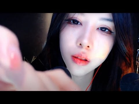 ASMR Close Up Whispers / Trigger Words / KU100 | 角色扮演，一边躺一边说话，一边清洁耳朵和按摩😴 听不清的窃窃私语