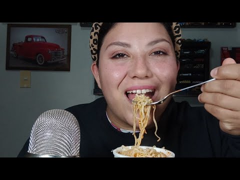 ASMR COMIENDO SOPA MARUCHAN 🍜 - Maria Ruiz