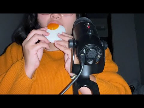 Comiendo huevo en ASMR