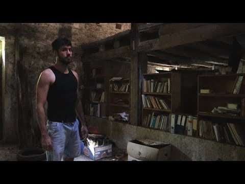 ASMR dans une grange abandonnée