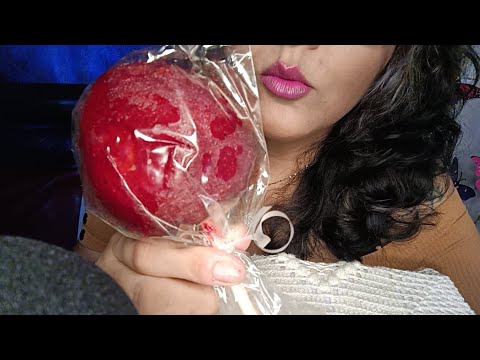 ASMR comiendo manzana forrada de chamoy