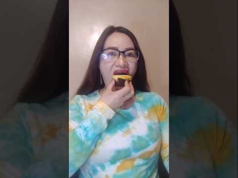 CUP CAKE ONE BITE#viral #food #shortsfeed #everyone #mukbang #eatingshow #foodshow #asmr #cake