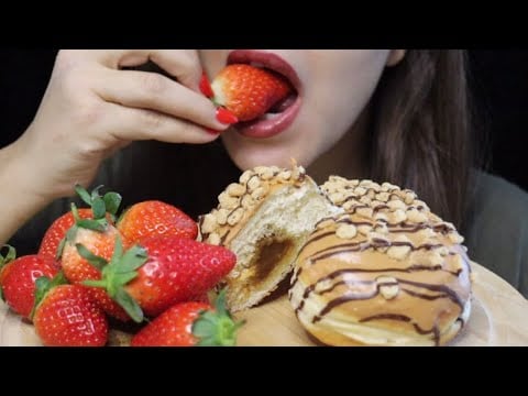 ASMR DONUTS SALTED CARAMEL SOFT WITH STRAWBERRIES CRUNCHY MUKBANG #asmr #mukbang #donuts #strawberry