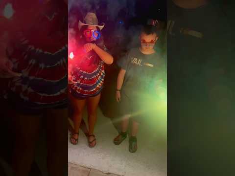 4th of July sounds with kohen! 🇺🇸🤟🏼 #asmr #relax #visualtingle #asmrtriggers #crackle