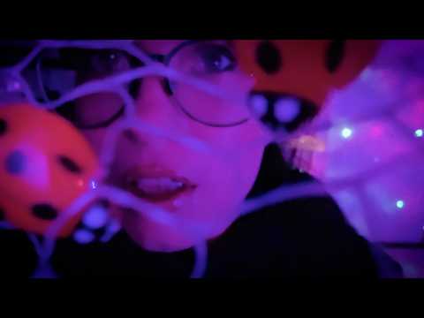 ASMR 🐞 qué TENÉS en los OJOS? Te saco bichitos y telarañas (eye cleaning)