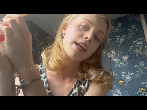 ASMR - What's in My Bag ... / 20 tiggers and layered sounds ( french and english speaking )