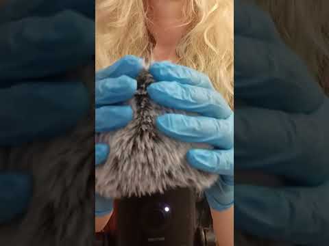 blue gloves