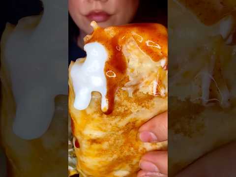 TACO BELL CHEESY STEAK BURRITO #asmr #tacobell #burrito #food #eating