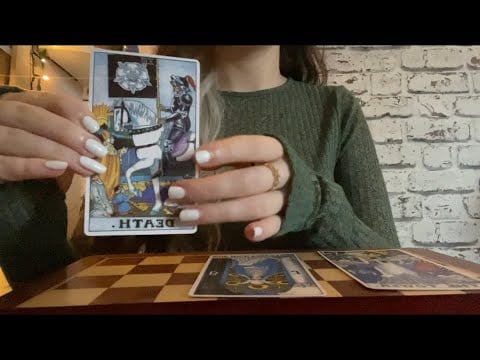 ASMR - Reading your 2023 Tarot (whispering and tapping)