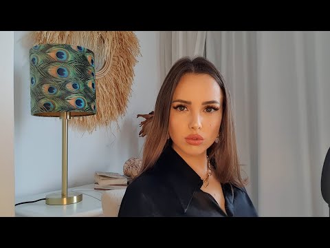 ASMR Roleplay | Recepcionista de Hotel ANTIPÁTICA 👿 te hace el Check In